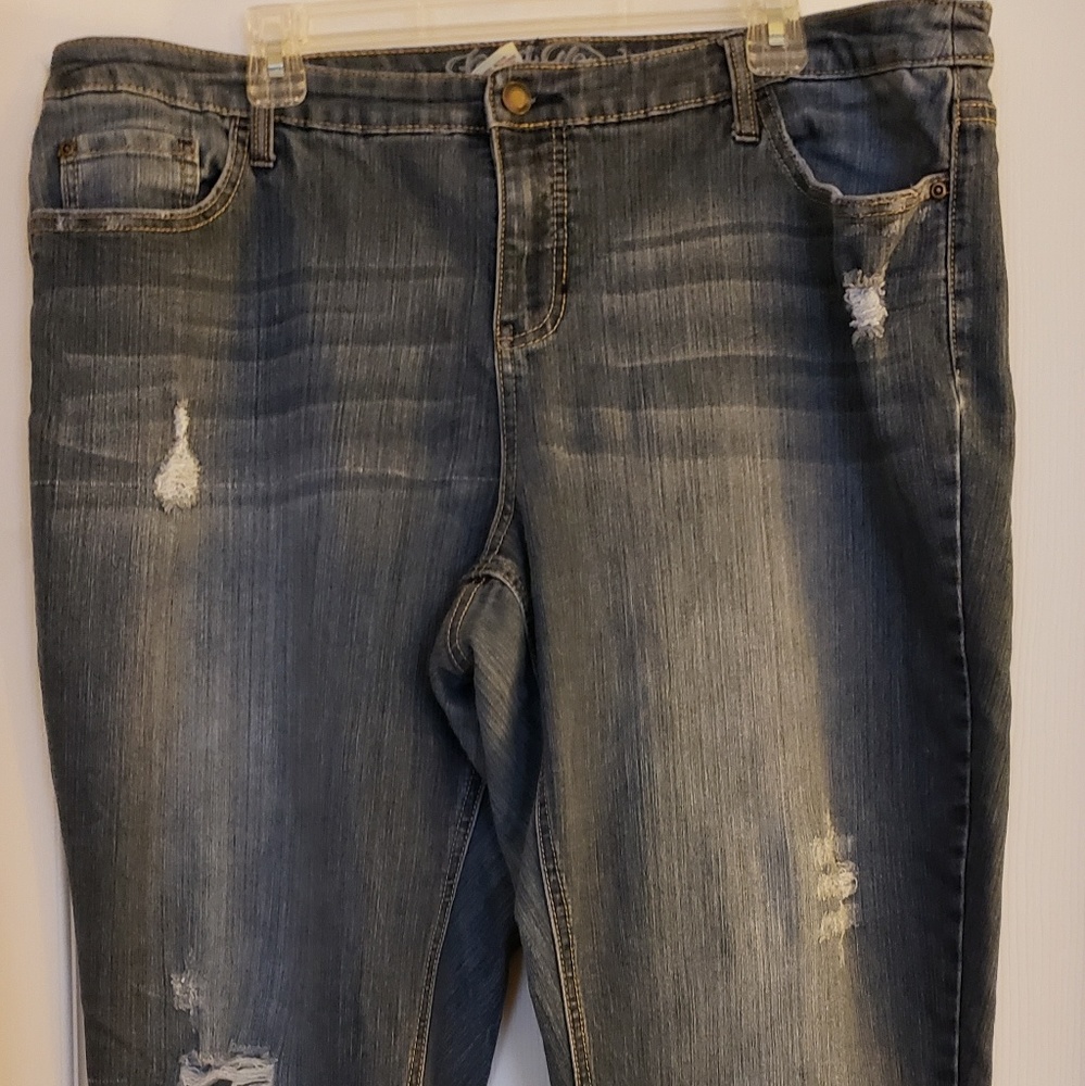 Distressed Boyfriend Jeans